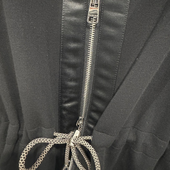 Varley Ridgefield long line black jacket. Cinch waist, sateen trim detail. - Picture 4 of 6